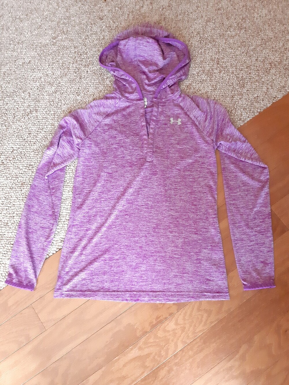 Under Armour Hooded Pullover Shirt size XS